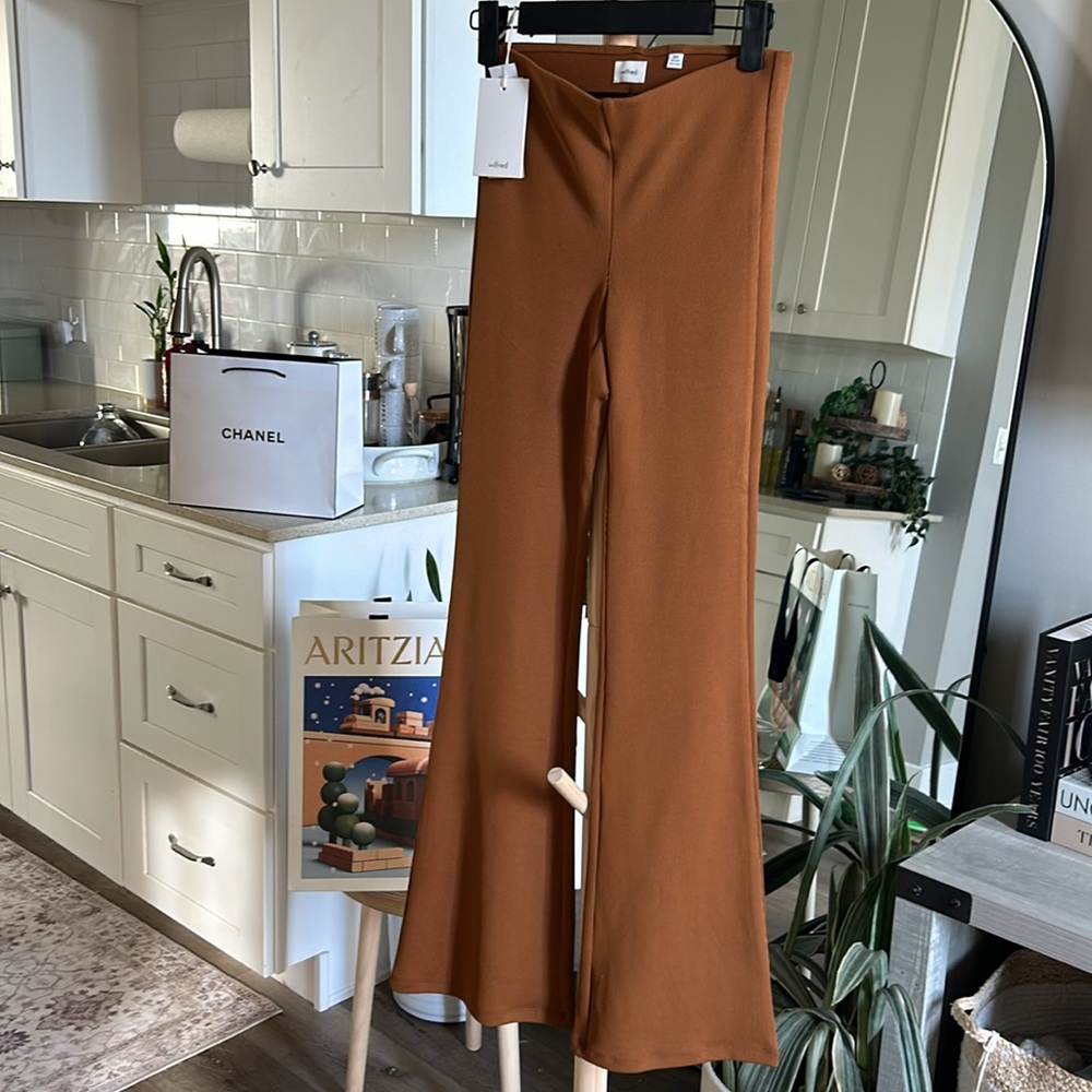 Aritzia Wilfred Candace Ribbed Flare Pants